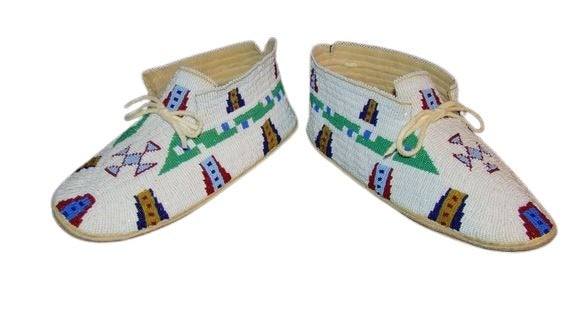 Old Native American Style Beaded Powwow Beaded Moccasin MC605