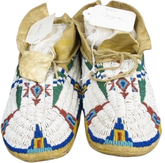 Old Native American Style Beaded Powwow Beaded Moccasin MC606