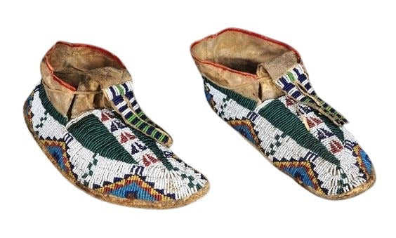 Old Native American Style Beaded Powwow Beaded Moccasin MC609