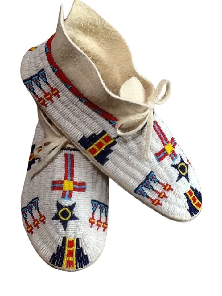 Old Native American Style Beaded Powwow Beaded Moccasin MC610