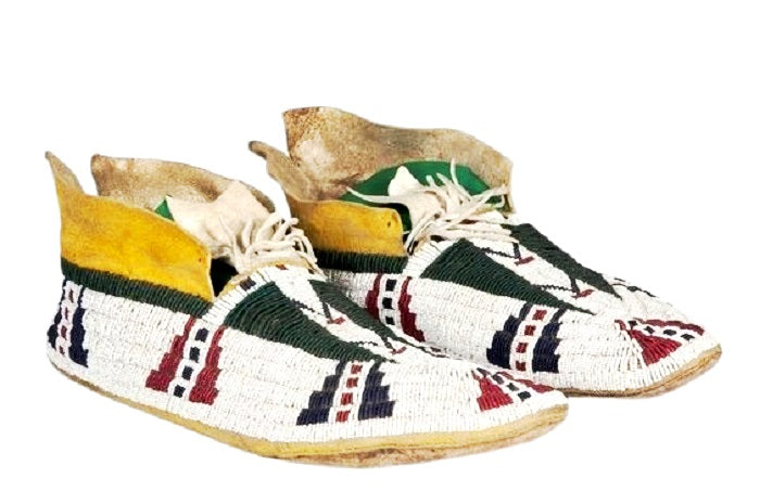 Old Native American Style Beaded Powwow Beaded Moccasin MC619