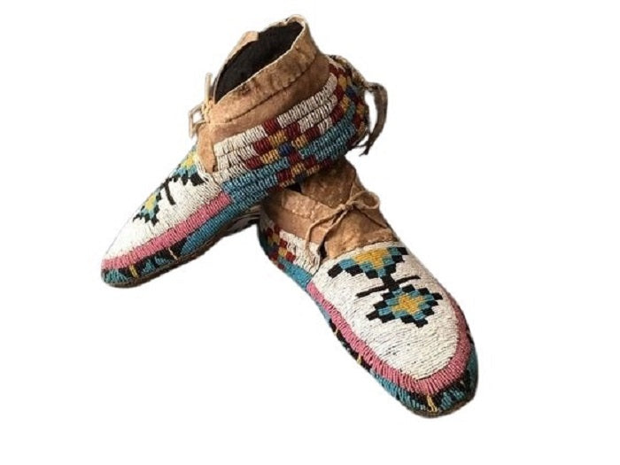 Old Native American Style Beaded Powwow Beaded Moccasin MC624