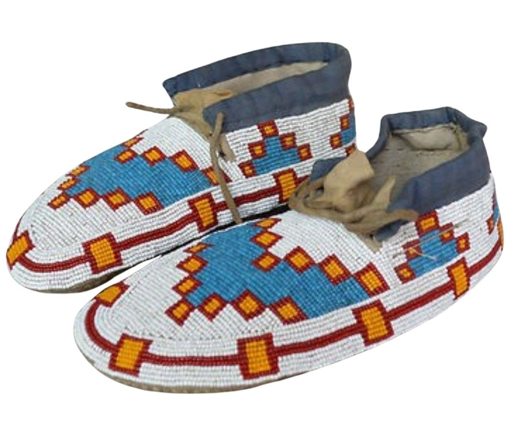 Old Native American Style Beaded Powwow Beaded Moccasin MC628