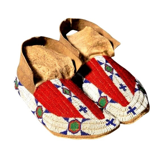 Old Native American Style Beaded Powwow Beaded Moccasin MC630