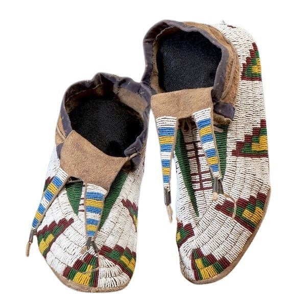 Old Native American Style Beaded Powwow Beaded Moccasin MC643