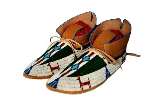 Old Native American Style Beaded Powwow Beaded Moccasin MC669